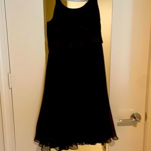 Swirly hemline makes this very flattering black dress perfect many occasions.